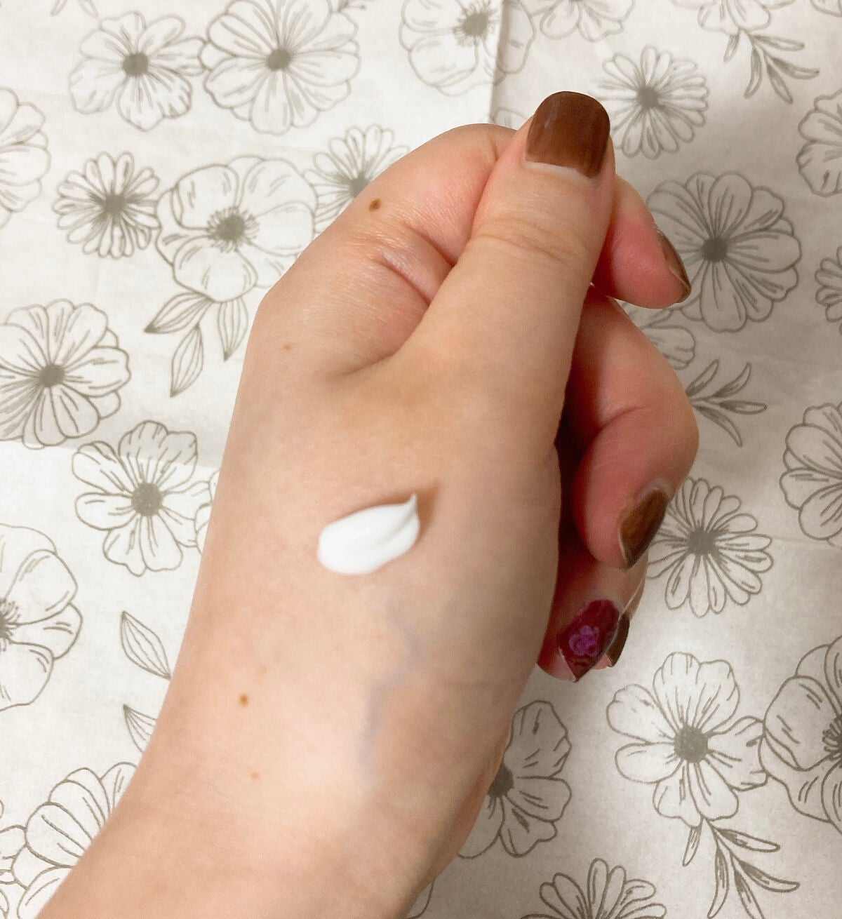 ニベア スキンミルク クリーミィ ほのかなフローラルの香り/ニベア/ボディミルクを使ったクチコミ(2枚目)