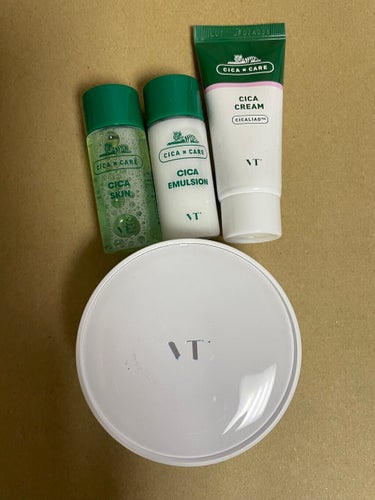 VT cosmetics mook本買いました！

VTcosmeticsのクッションファンデ現品と小さいお試しサイズの化粧水、乳液、クリームがついてきてとーってもお得です❣️

買うべし

ただファン