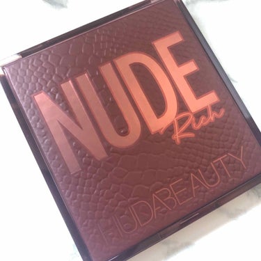 Huda Beauty RICH NUDE OBSESSIONSのクチコミ「・
＼HUDA BEATY ❤️／
・
#RICHNUDEOBSESSIONS
・
・
これも.....」（2枚目）