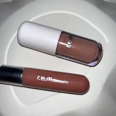 plumping lip gloss/r.e.m.beauty/リップグロスを使ったクチコミ（2枚目）