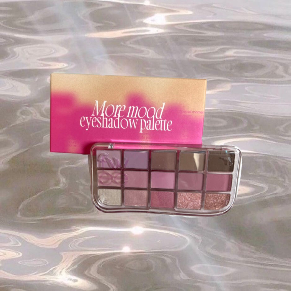 アヤカ♥フォロバ100 on LIPS 「【NEW】ブルベ夏大優勝なアイシャドウfweeの3/27スター..」(3枚目)