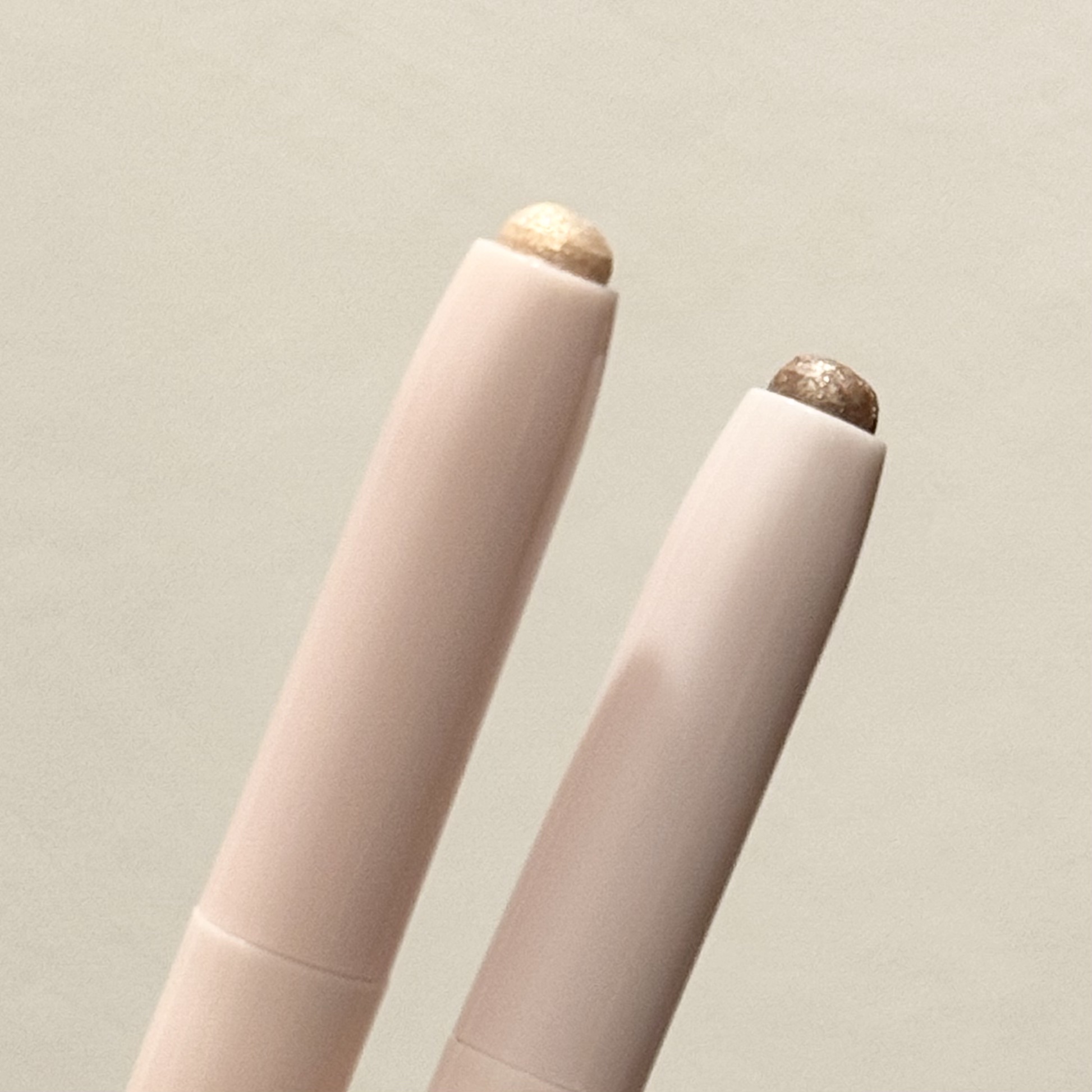 ムードオンアイカラースティック/BANILA CO/スティックアイシャドウを使ったクチコミ（2枚目）