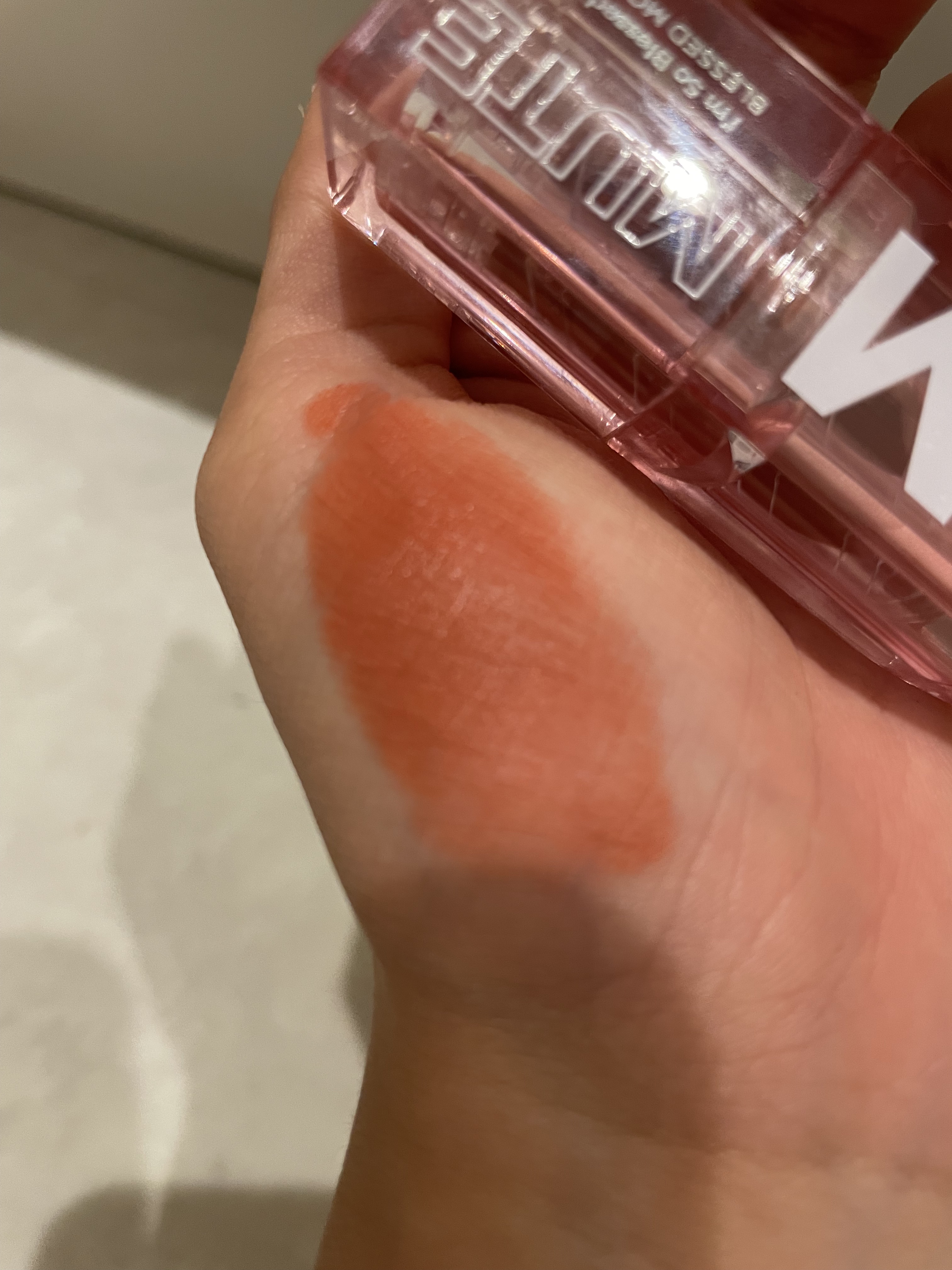 アイムミュートリップスティック/BLESSED MOON/口紅を使ったクチコミ（3枚目）