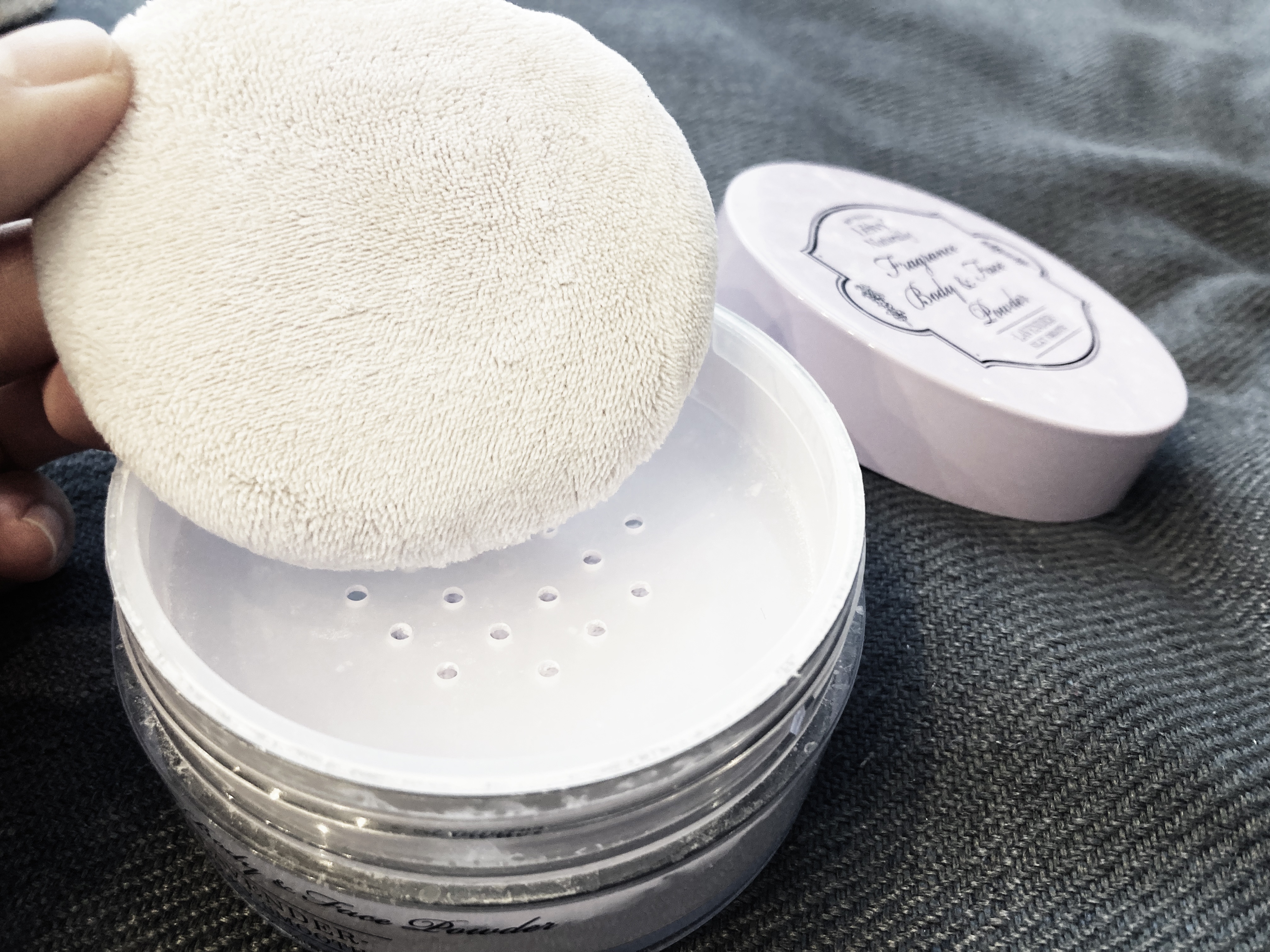 フレグランス ボディ＆フェイスパウダー ラベンダー 23g/Leivy/ルースパウダーを使ったクチコミ（2枚目）