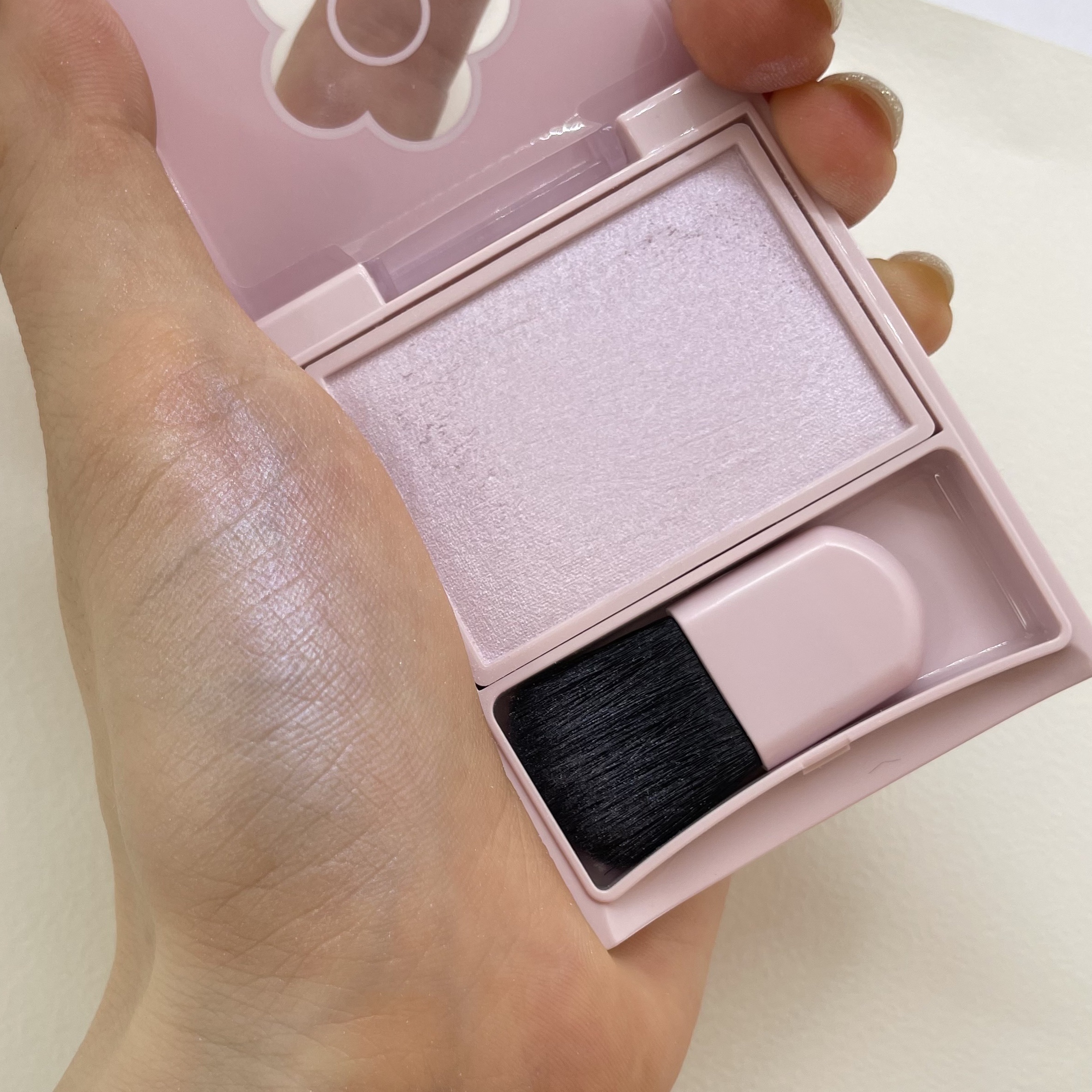 パウダーブラッシュ LV-01 ユレルラベンダー/DAISY DOLL by MARY QUANT/パウダーチークを使ったクチコミ（2枚目）