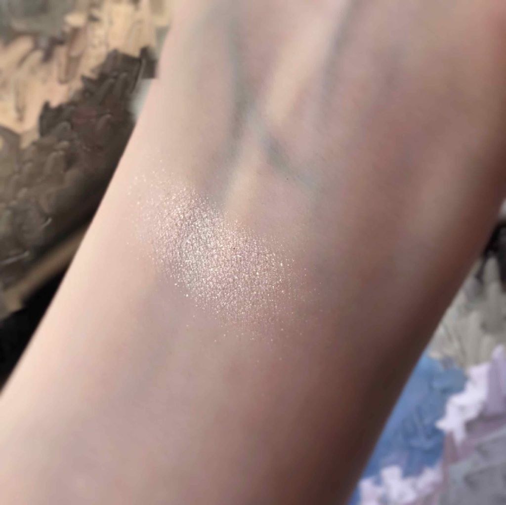 ピースマッチングシャドウ SBE02 シルクブラウス/HOLIKA HOLIKA/単色アイシャドウを使ったクチコミ（3枚目）