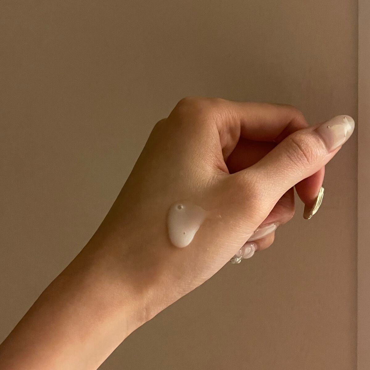 プレミアムボディミルク ホワイトニング【医薬部外品】 /ニベア/ボディミルクを使ったクチコミ(4枚目)