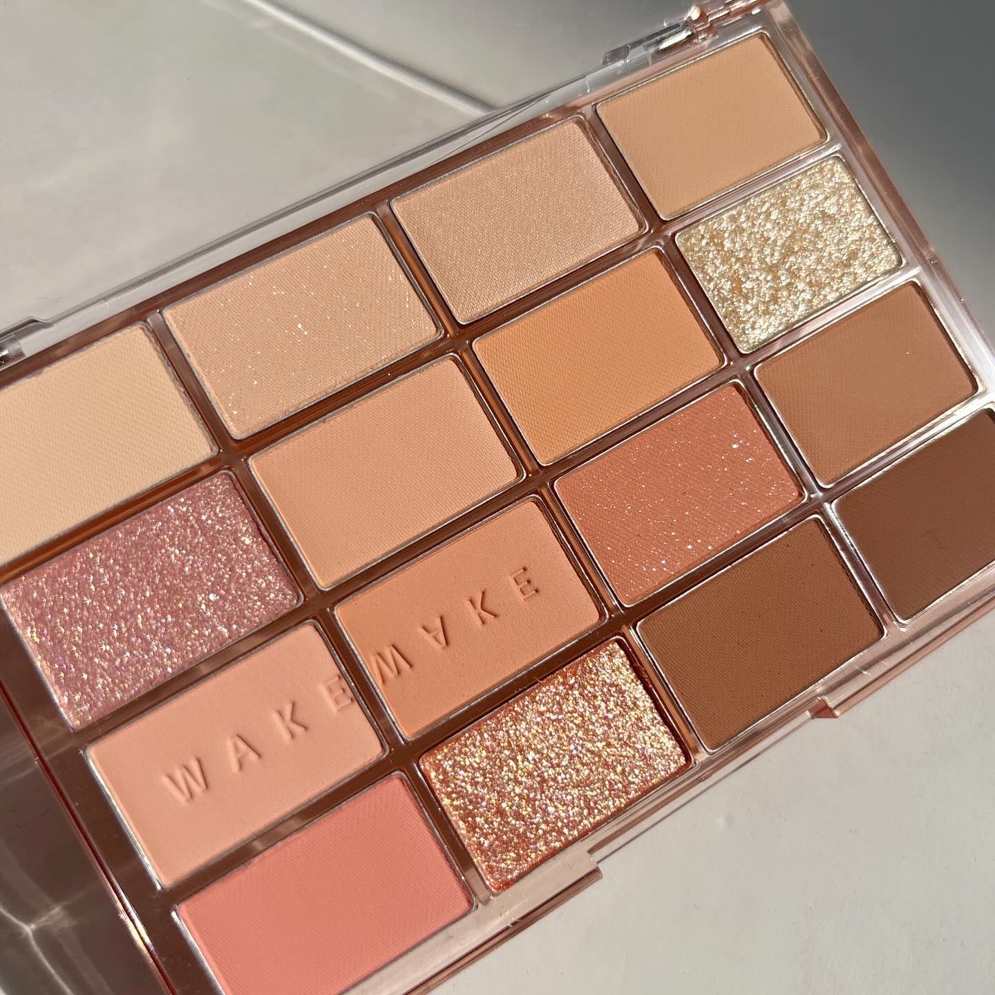 ソフトブラーリングアイパレット/wakemake/アイシャドウパレットを使ったクチコミ（2枚目）