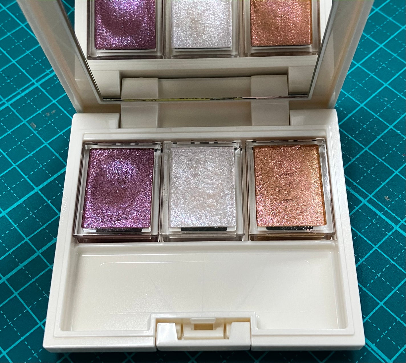 シャドーカスタマイズ (ブリリアントグリッター)/MAJOLICA MAJORCA/グリッターを使ったクチコミ(4枚目)