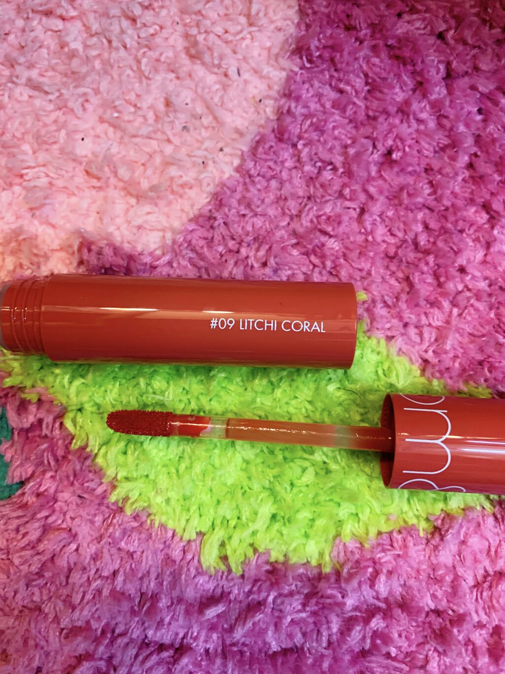 ジューシーラスティングティント/rom&nd/リップティントを使ったクチコミ（2枚目）