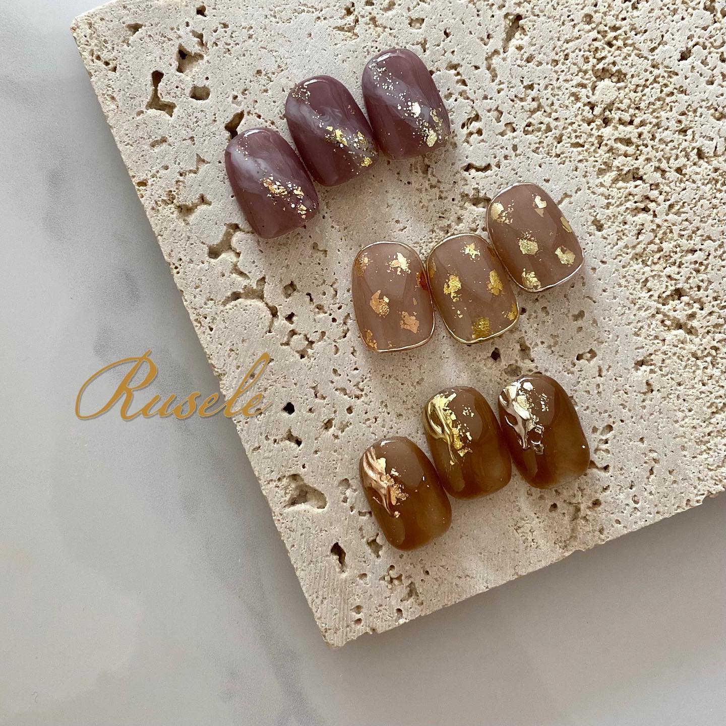 #箔ネイル,#金箔ネイル,#ニュアンスネイル,#トレンドネイル,#グリッターネイル,#ラメネイル,#冬ネイル,#女子ネイル,#上品ネイルのネイルデザイン