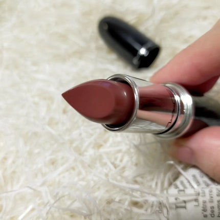 ラスターガラス リップスティック ハグ ミー(※既存色リニューアル)/M・A・C/口紅を使ったクチコミ(3枚目)