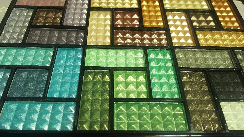 30COLORSEYESHADOWPALETTE/Dolly Angel/アイシャドウパレットを使ったクチコミ（2枚目）