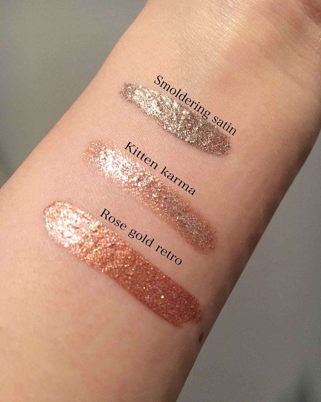 グリッター&グロウ リキッドアイシャドウ/stila/グリッターを使ったクチコミ（2枚目）