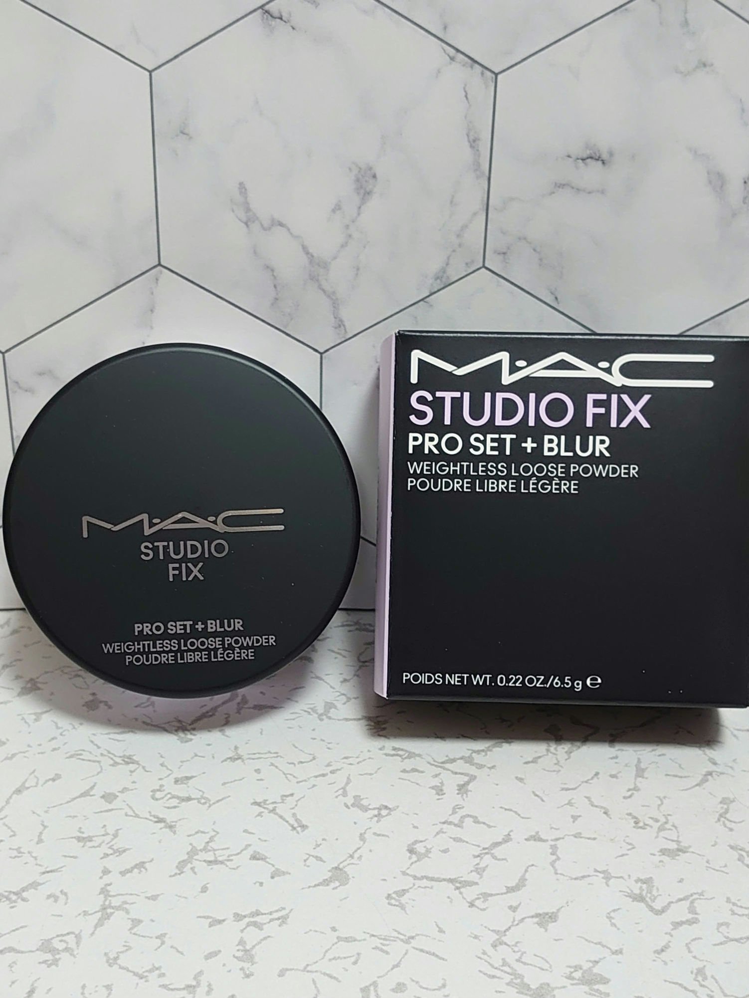 こんにちは☺️❤️❤️❤️
今回は実は購入していて投稿するか迷っていたM・A・Cのスタジオ フィックス プロ セット ブラー ルース パウダー、色はラベンダーを投稿いたします。

💜公式より引用💜
製品の詳細
テカリを抑え、メリハリのあ