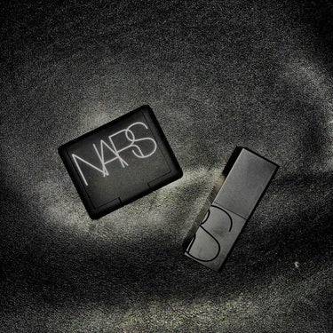 NARSのクリスマスコフレ！
NARS ブラッシュ 4062
NARS オーディシャスリップスティック 9459
買えたんです〜（超今更）
NARS試してみたくて朝からガンバリマシタ！
青み系のをチョイ