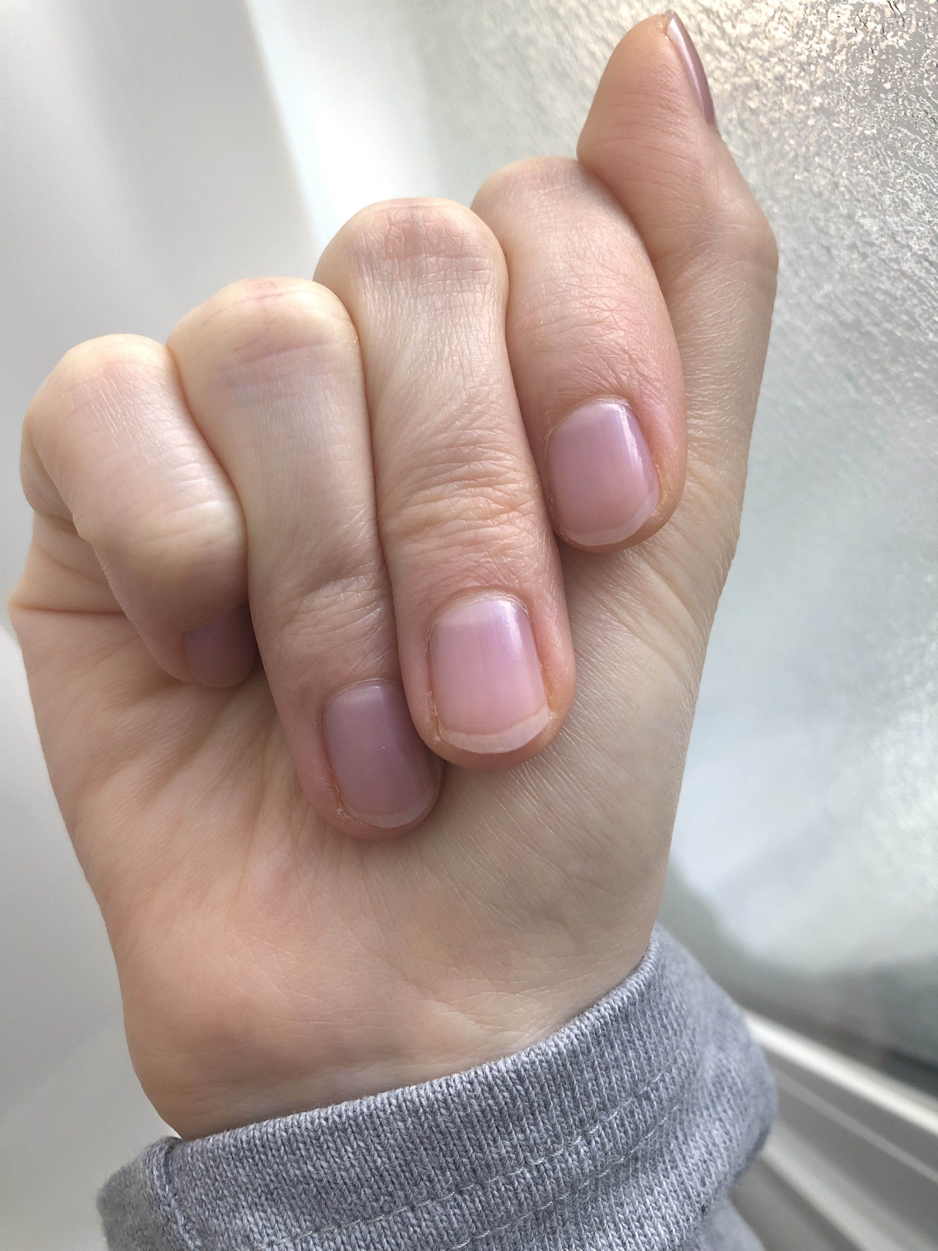 グロッシーネイルカラー A 02 ミルキーライラック/デュカート/マニキュアを使ったクチコミ（3枚目）