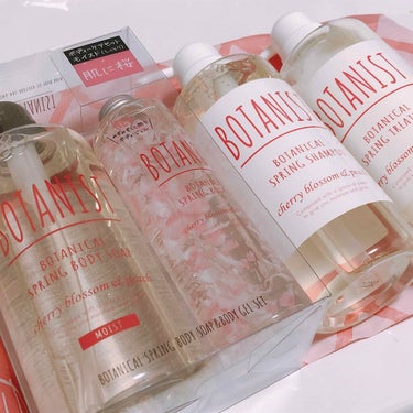 🌸BOTANIST🌸

BOTANISTのボディーギフトとシャンプー＆トリートメント

ボディーギフトは発売されてすぐに友達がプレゼントしてくれました💓

そしてシャンプー＆トリートメントは使ってたシャ