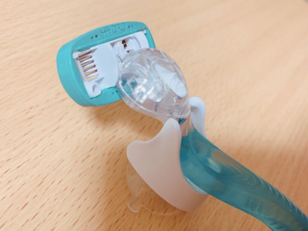 ハイドロシルク 敏感肌用 ホルダー （刃付き＋替刃１コ）/ハイドロシルク/シェーバーを使ったクチコミ（3枚目）