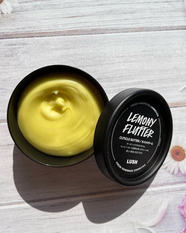 ラッシュ 檸檬の指先のクチコミ「LUSH ネイルクリーム
檸檬の指先🍋


オイルたっぷりで乾燥知らずの爪を保ってくれるネイル.....」（3枚目）