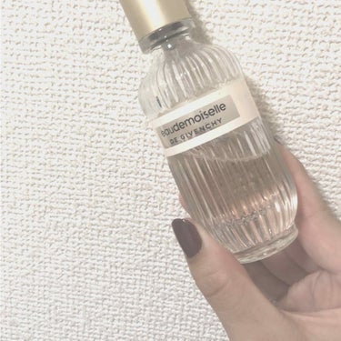 GIVENCHY オードモワゼル オーデトワレのクチコミ「大人っぽい 落ち着いた香り 、
#GIVENCHY の 定番の #香水 です。

毎日は つけ.....」（1枚目）