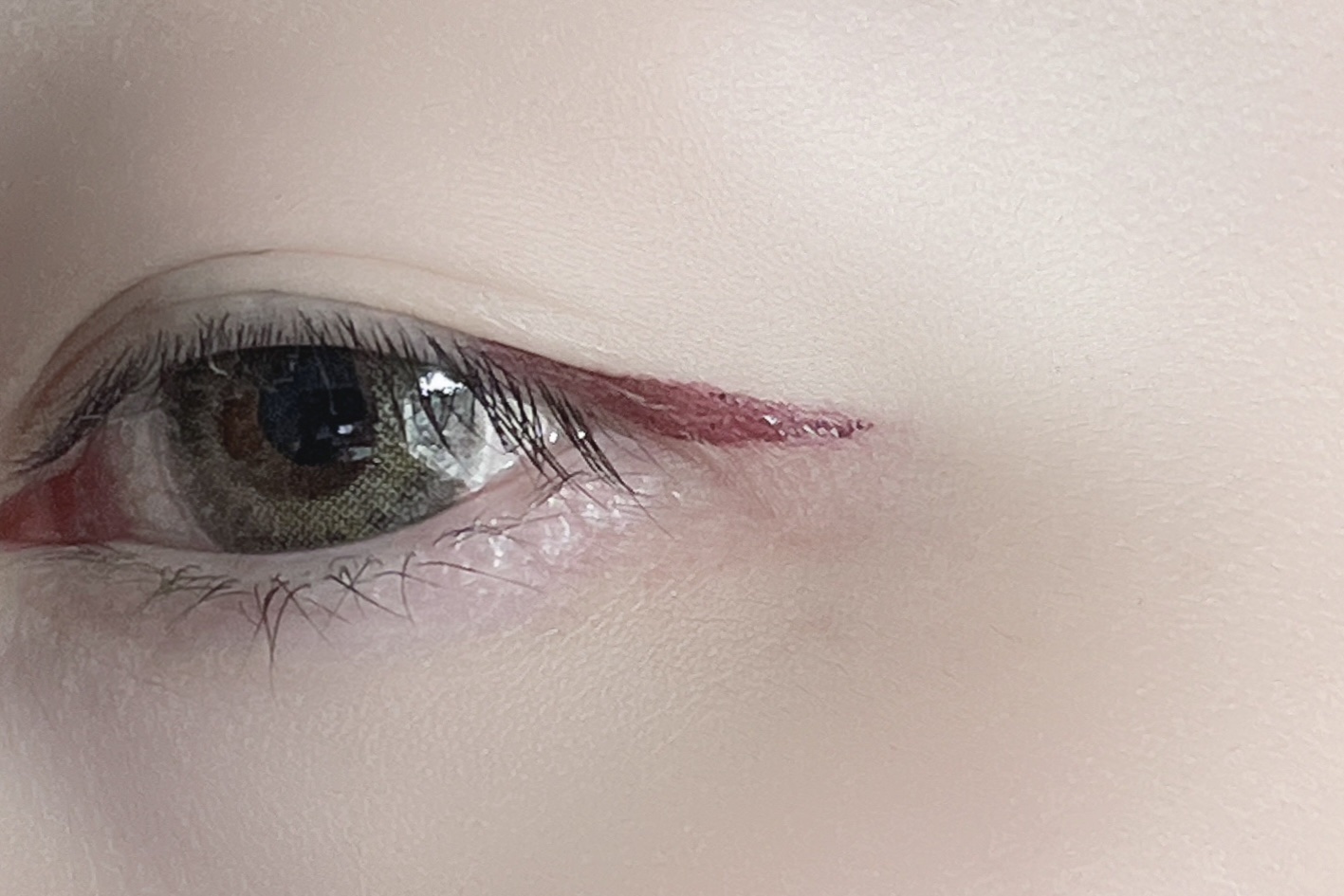 ウルトラカラー アイライナー PU-1 おしゃれな透明感 スモーキーパープル/MAYBELLINE NEW YORK/リキッドアイライナーを使ったクチコミ（2枚目）