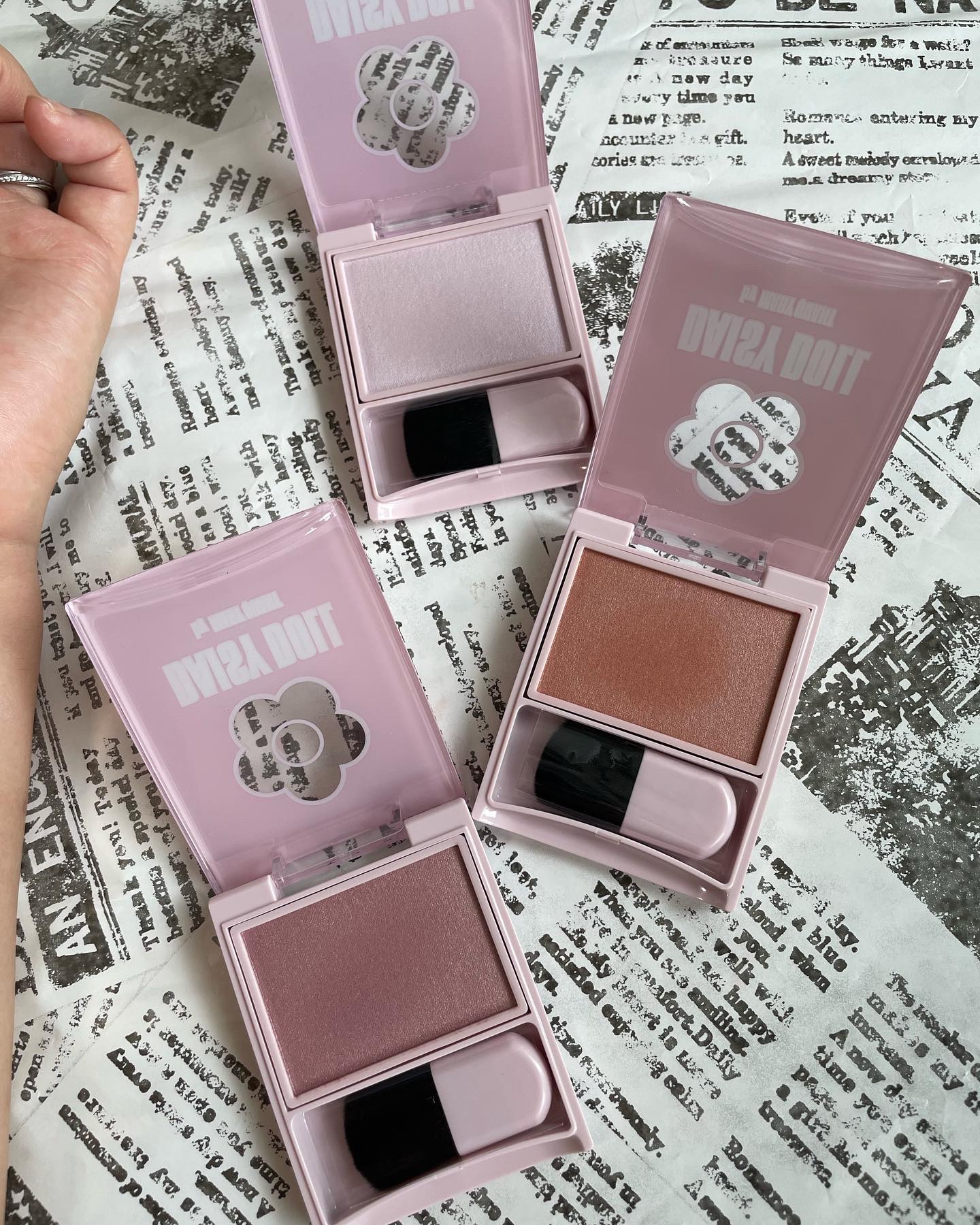 パウダーブラッシュ O-02 チョコレートカヌレ/DAISY DOLL by MARY QUANT/パウダーチークを使ったクチコミ（1枚目）