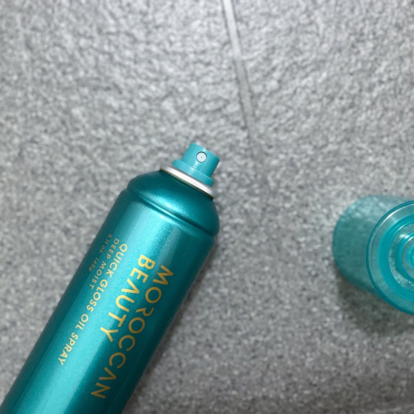 モロッカンビューティ ディープモイスト クイックグロス オイルスプレー/モロッカンビューティ/ヘアスプレーを使ったクチコミ(2枚目)