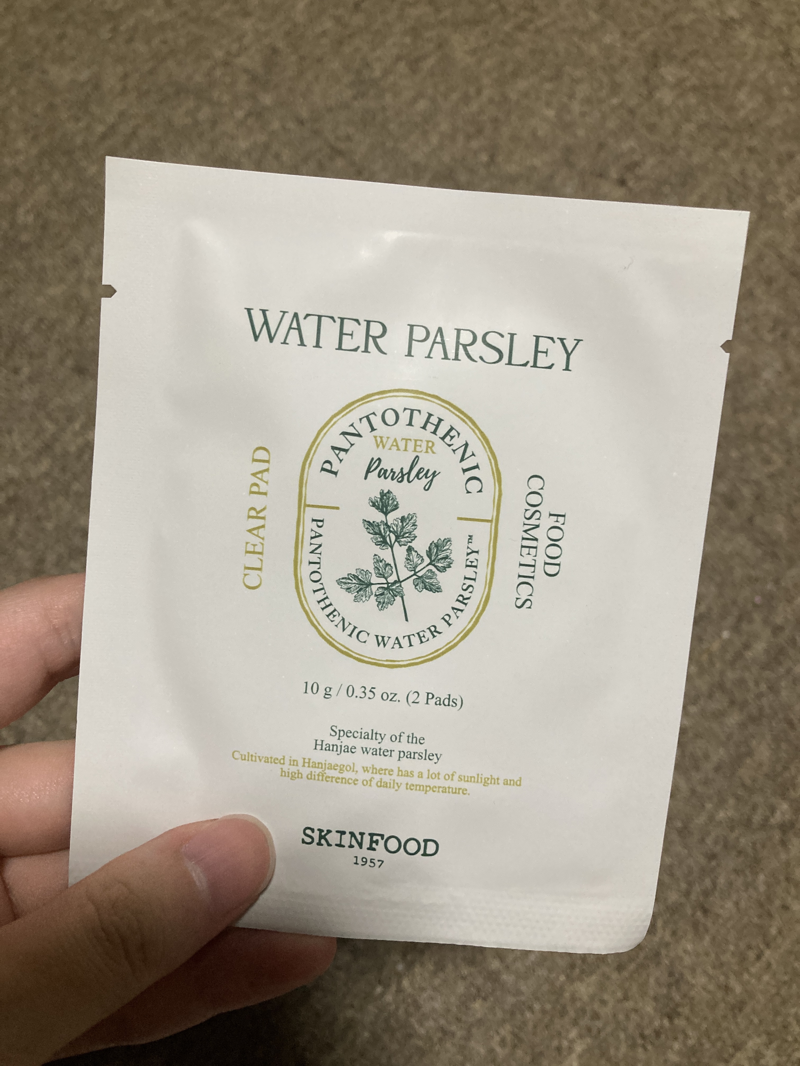 ◼️SKINFOOD パントテン ウォーターパセリ クリアパッド ¥3,630

ふっかふかのパッドでお肌に優しい♡

さっぱりした使い心地なので、油脂に困ってる人におすすめ！

 #秋の自分磨きレシピ 