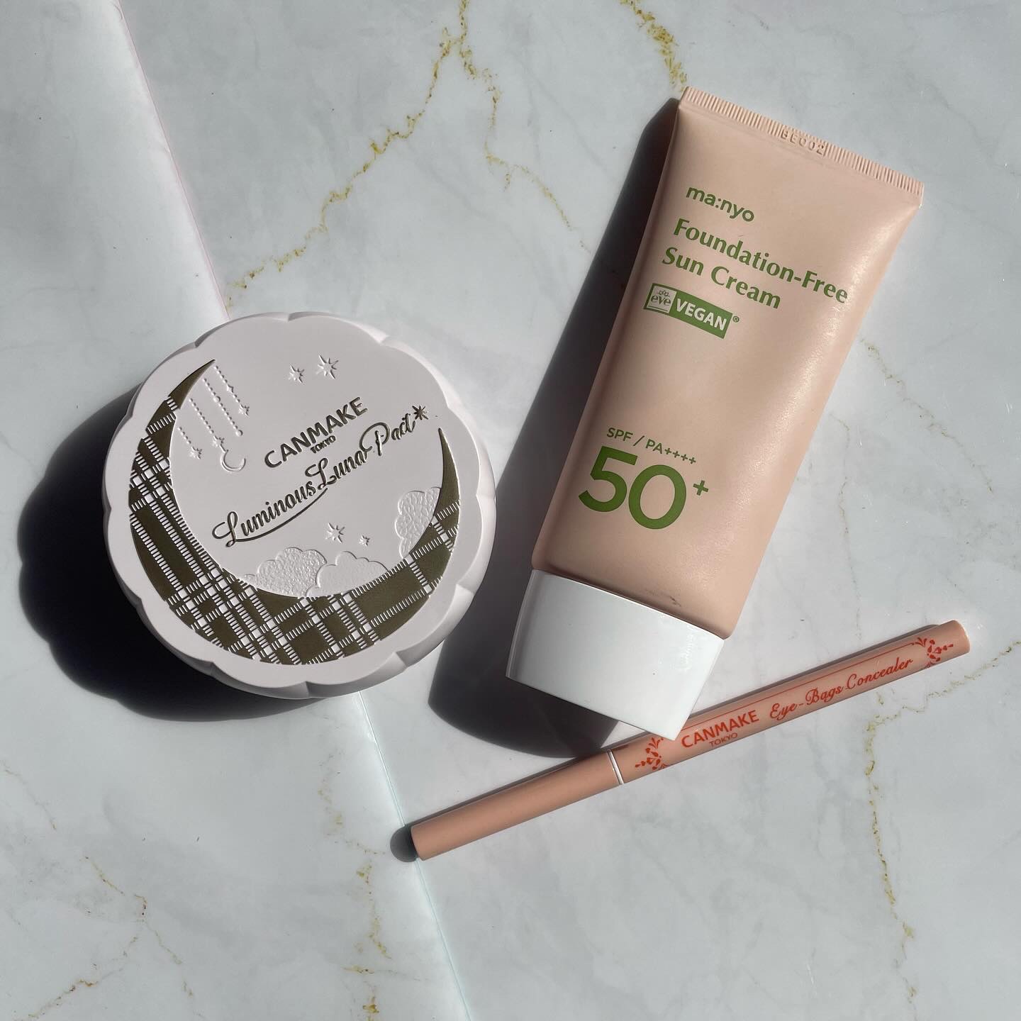 #断捨離コスメ

私にはどうしても使いこなせなかったもの。供養。

▷ルミナスルナパクト
時短かと思いきや、技術が問われる。私にはシワが溜まったりテカリに見えました。あと毛穴落ちがすごい

▷ファンデフリーサンクリーム
伸びがよく初動は好印