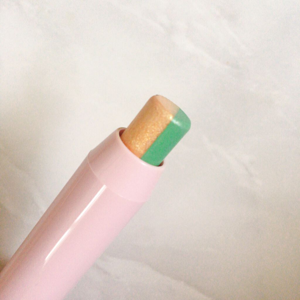 デュアル カラー スティック/DAISY DOLL by MARY QUANT/スティックアイシャドウを使ったクチコミ（2枚目）