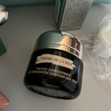 DE LA MER ザ・アイ コンセントレートのクチコミ「✨DE LA MER ザ・アイ コンセントレート✨



こちらのアプリケーター、冷蔵庫で冷し.....」（3枚目）