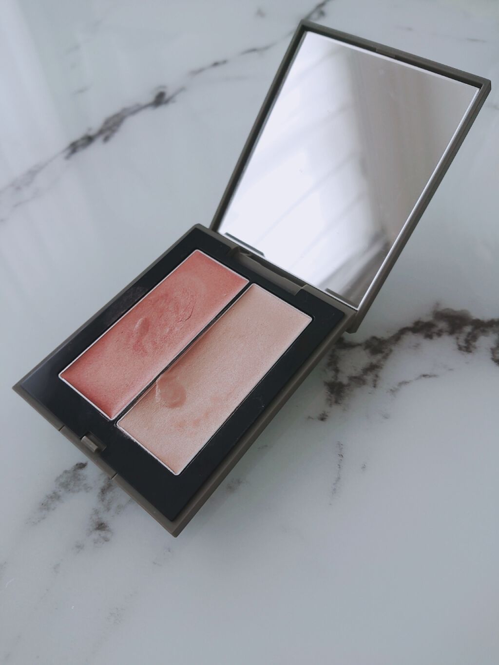 THREE シマリング グロー デュオ/THREE/クリームハイライトを使ったクチコミ（2枚目）