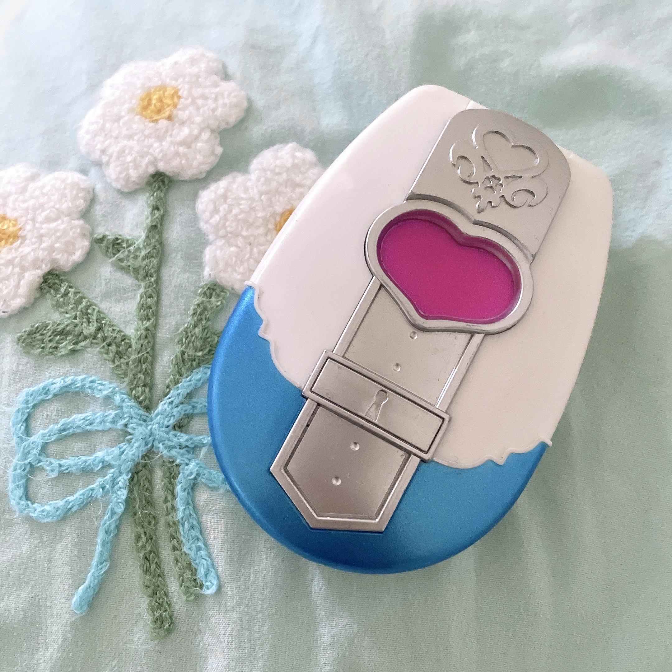 ふたりはプリキュア カードコミューン チーク&リップ キュアホワイト 変身アイテム“カードコミューン”がチーク＆リップに♡ 初代