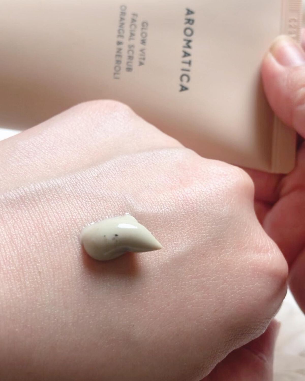 グロービタ フェイシャルスクラブ オレンジ＆ネロリ/AROMATICA/スクラブ・ゴマージュを使ったクチコミ（2枚目）