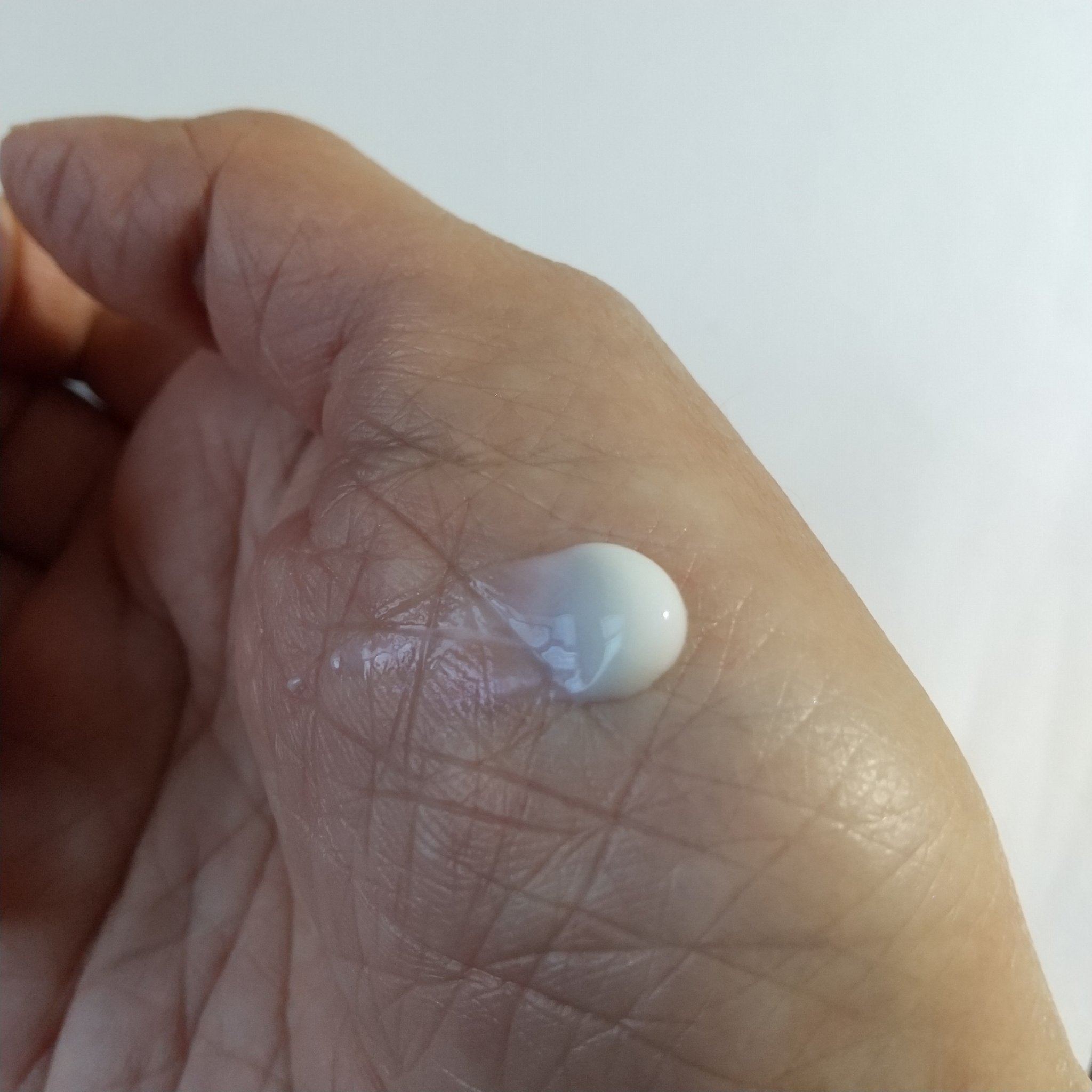 レ ベージュ ヘルシー グロウ プライマー フロスティ ホワイト/CHANEL/化粧下地を使ったクチコミ（2枚目）