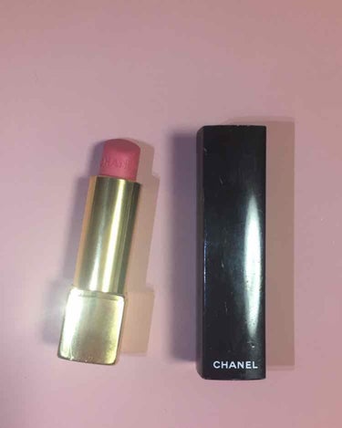 ★CHANEL★ルージュアリュールベルベット55
イエベオータムなのでピンクが似合わないと敬遠してましたが、春なので挑戦してみようと思い買った1本です。
ビンクだけど甘々しくない。お仕事用に使ってます。