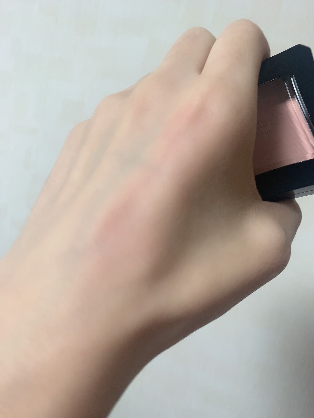 Illamasqua powder blusherのクチコミ「Illamasquaのpowder blusher
色味はバチッとブルベに決まるNaked R.....」（3枚目）