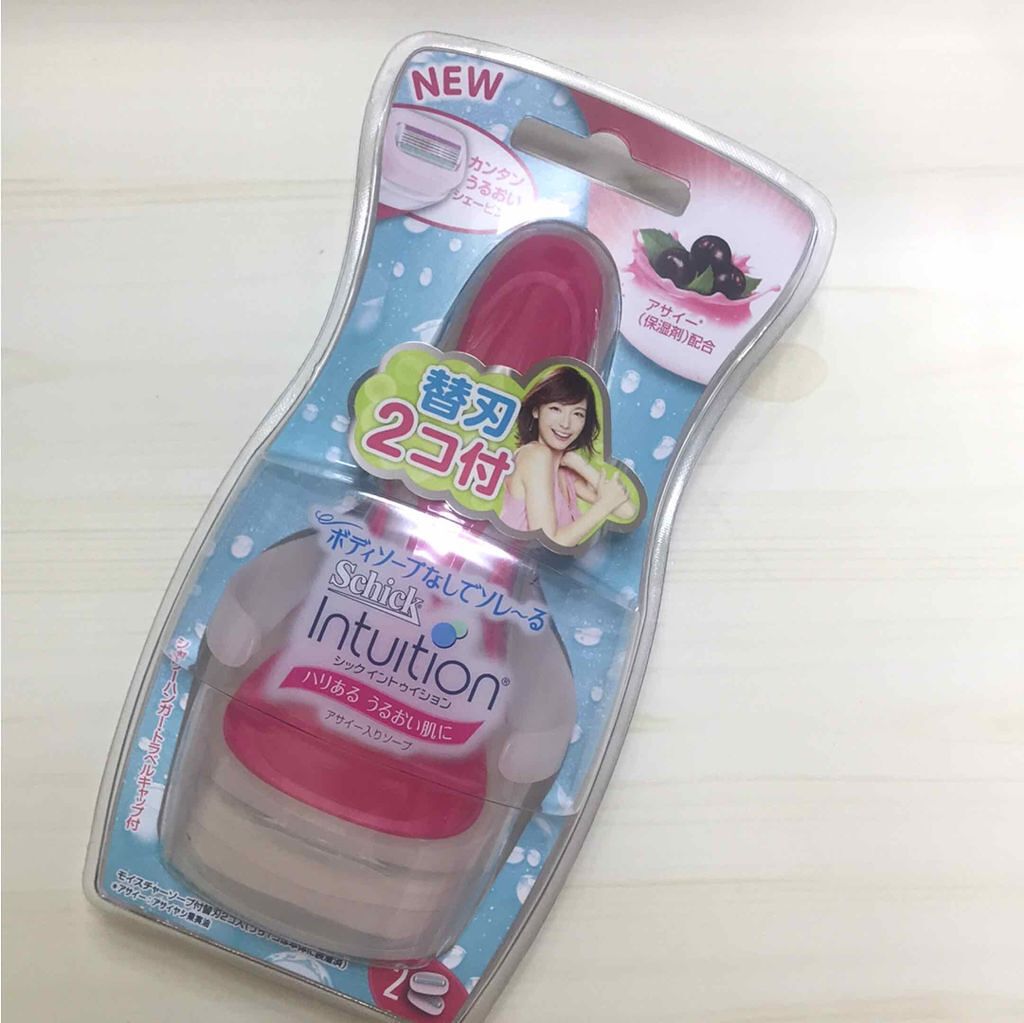 イントゥイション しっとり肌 ホルダー (刃付き+替刃1コ)/イントゥイション/シェーバーを使ったクチコミ（1枚目）