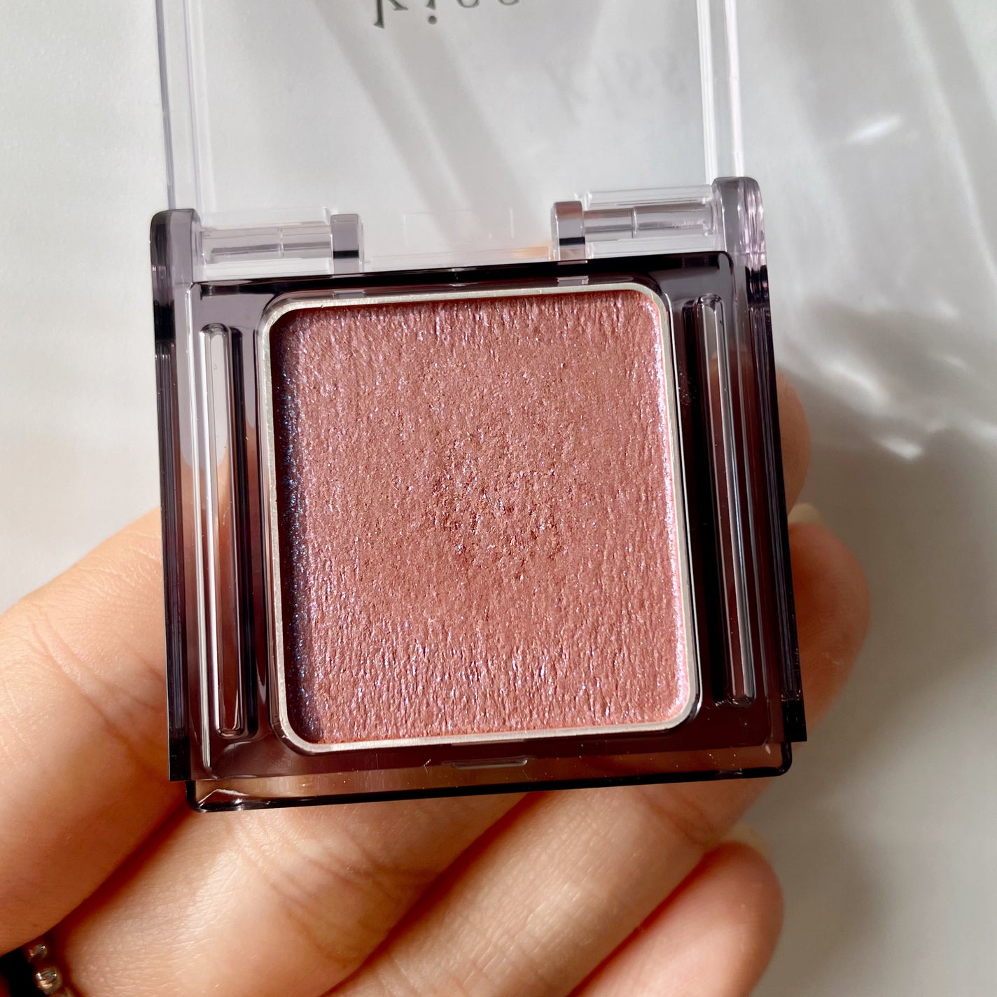 シアー グリッターアイズ/KiSS/単色アイシャドウを使ったクチコミ(2枚目)