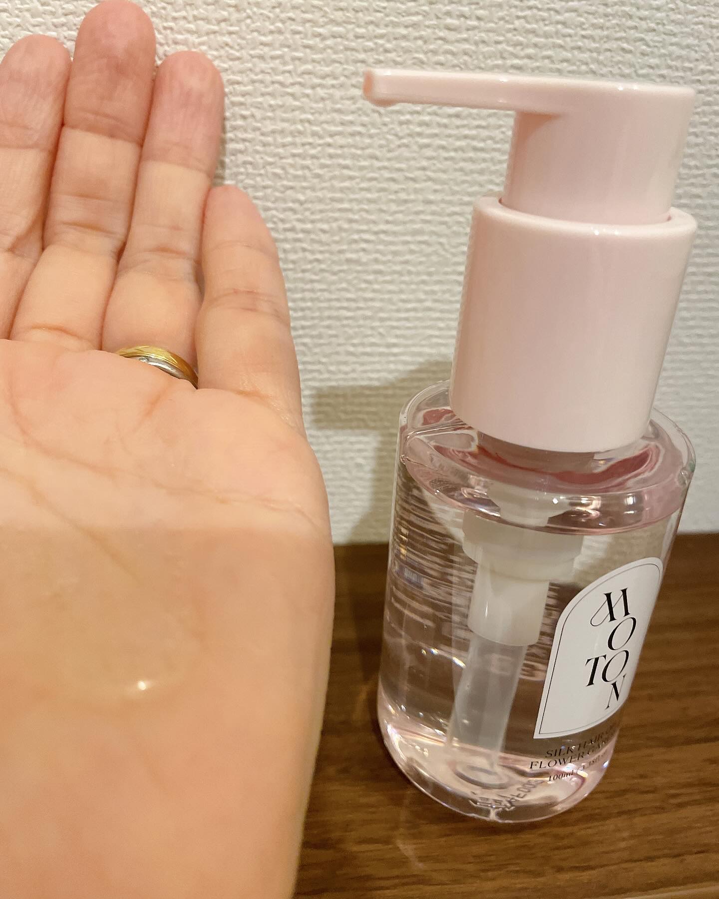 MOTON シルクヘアオイル フラワーガーデン/MOTON/ヘアオイルを使ったクチコミ（2枚目）