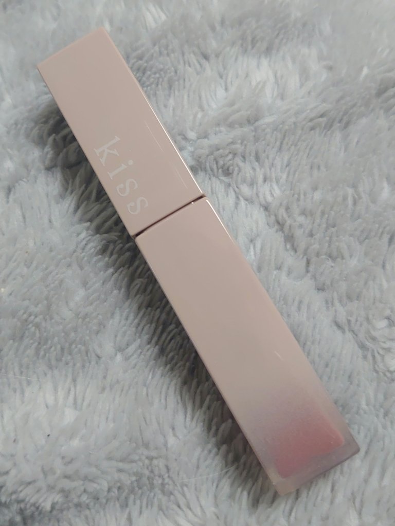 リップアーマー 02 夜遊びコーラル/KiSS/口紅を使ったクチコミ（2枚目）