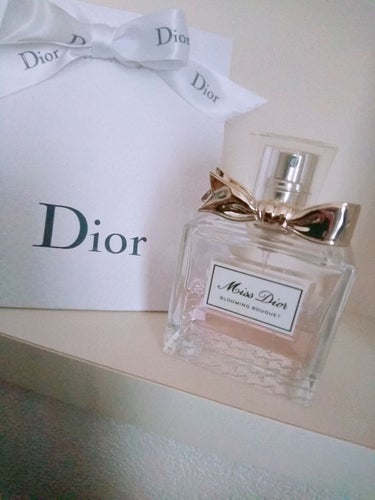 Dior💕ミス ディオール ブルーミングブーケ💖

これはとにかく良い香り❤️✨
爽やかですが甘い香りで、男性ウケもするんじゃないかな??と思います(*´˘`*)♡

あたしはヘアトリートメントの香りと