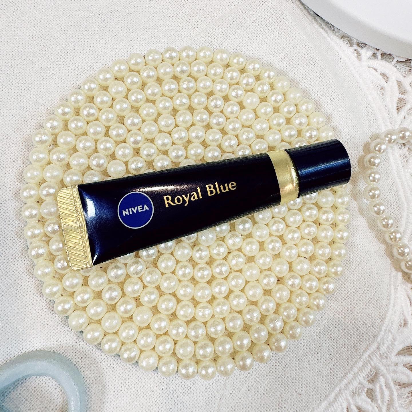 ニベア　ロイヤルブルーリップ　濃密美容ケア/ニベア/リップ美容液を使ったクチコミ（2枚目）