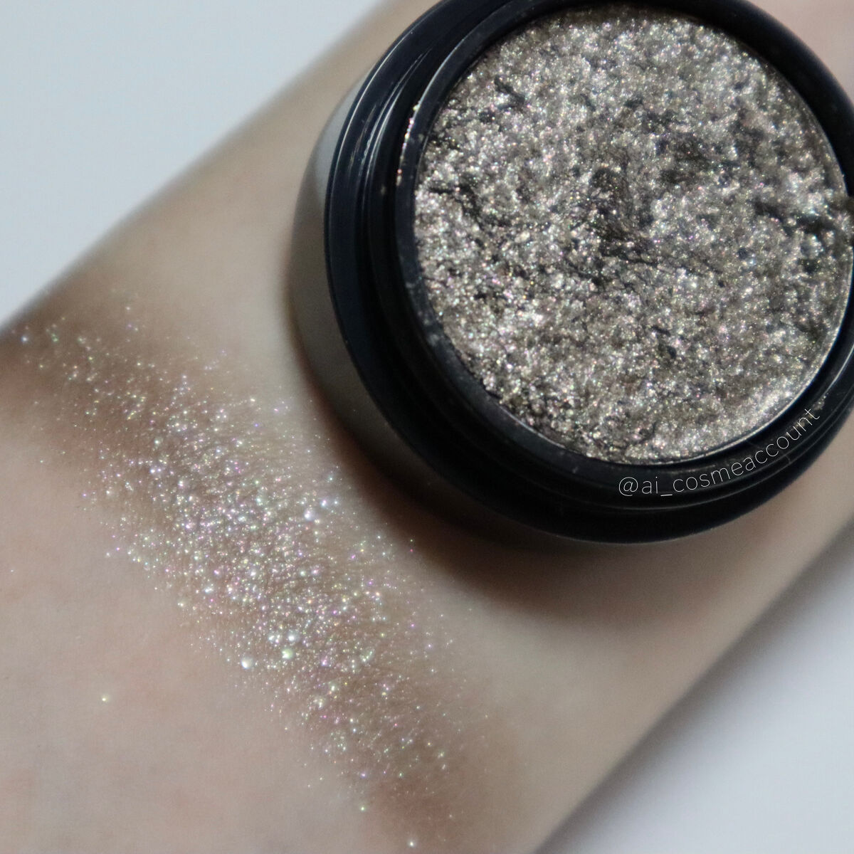 セルフィーフィックスピグメント 13 サンドストーン/Witch's Pouch/単色アイシャドウを使ったクチコミ（3枚目）