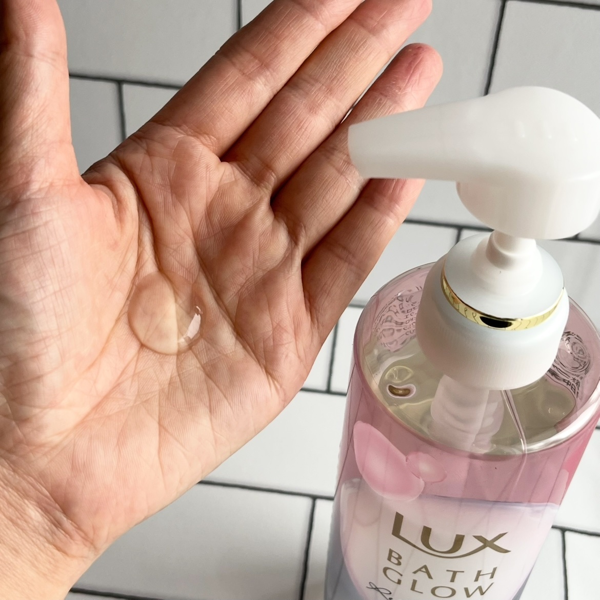 ラックス バスグロウ リペア＆シャイン ヘアブースター/LUX/洗い流すヘアトリートメントを使ったクチコミ（2枚目）