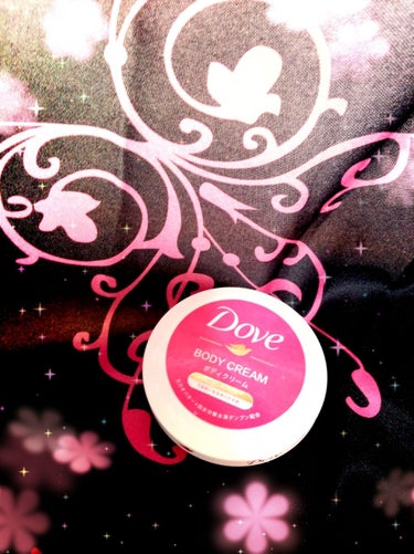 こんにちは〜🌱
今回は、昨日セリアで見つけて衝動買いした、
『Dove　ビューティーボディクリーム』のピンク色のほうをご紹介！🎶

恥ずかしながら、わたしボディクリームって
使ったことがなかった！！！😵