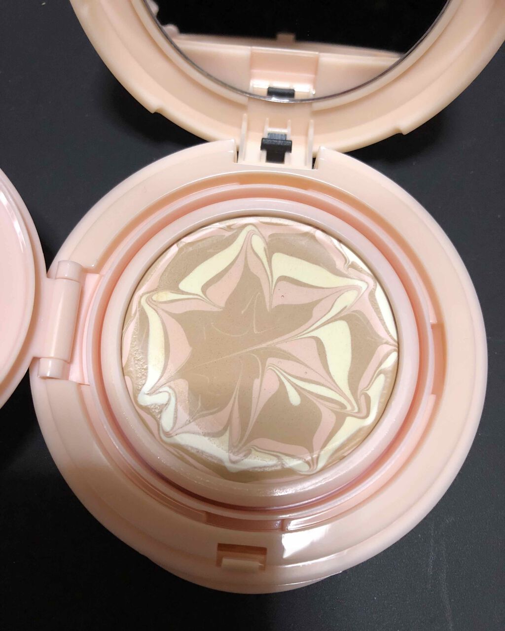 フォトレディ キャンディッド ウォーター エッセンス コンパクト ファンデーション 004 バフ/REVLON/クリーム・エマルジョンファンデーションを使ったクチコミ（2枚目）