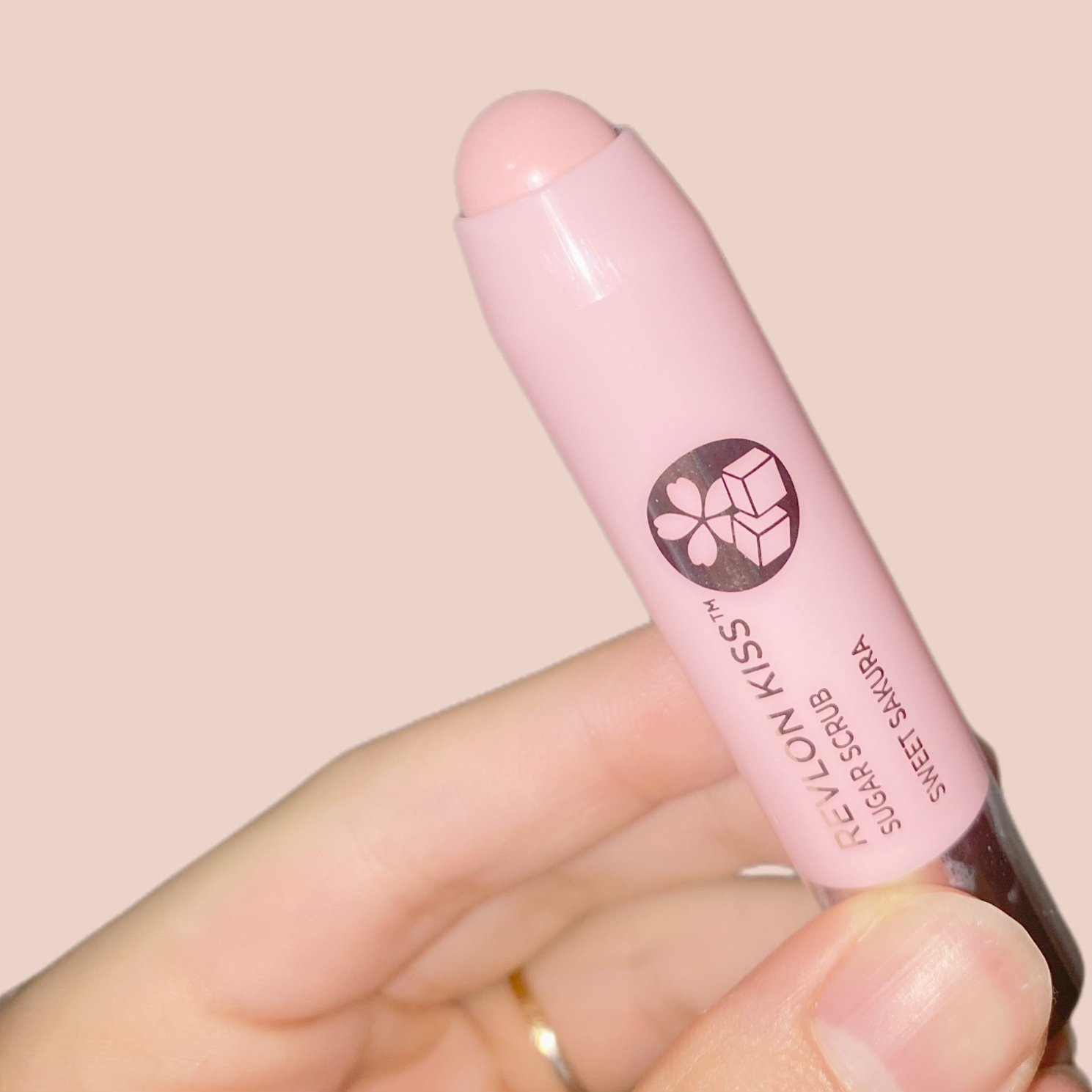 レブロン キス シュガー スクラブ 115 スウィート サクラ/REVLON/リップスクラブを使ったクチコミ（3枚目）