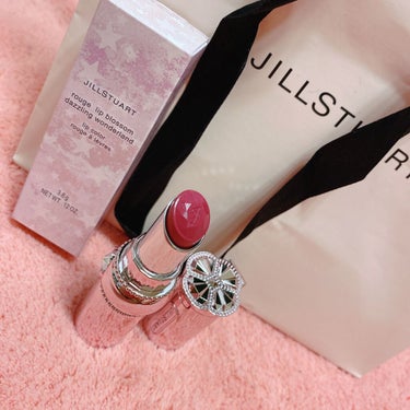 ルージュ リップブロッサム ダズリングワンダーランド 303 clematis cassis/JILL STUART/口紅を使ったクチコミ（2枚目）